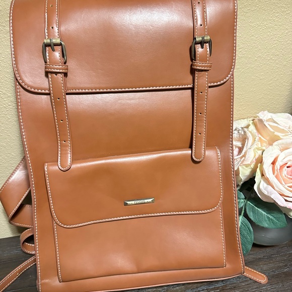 Chic Tan Leather Backpack - Picture 1 of 7